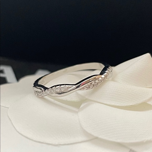 New S925 Diamond Twist Ring - Picture 4 of 10